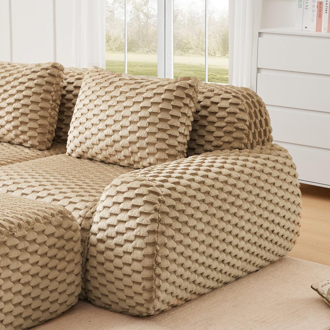 Wide Curved Armrests