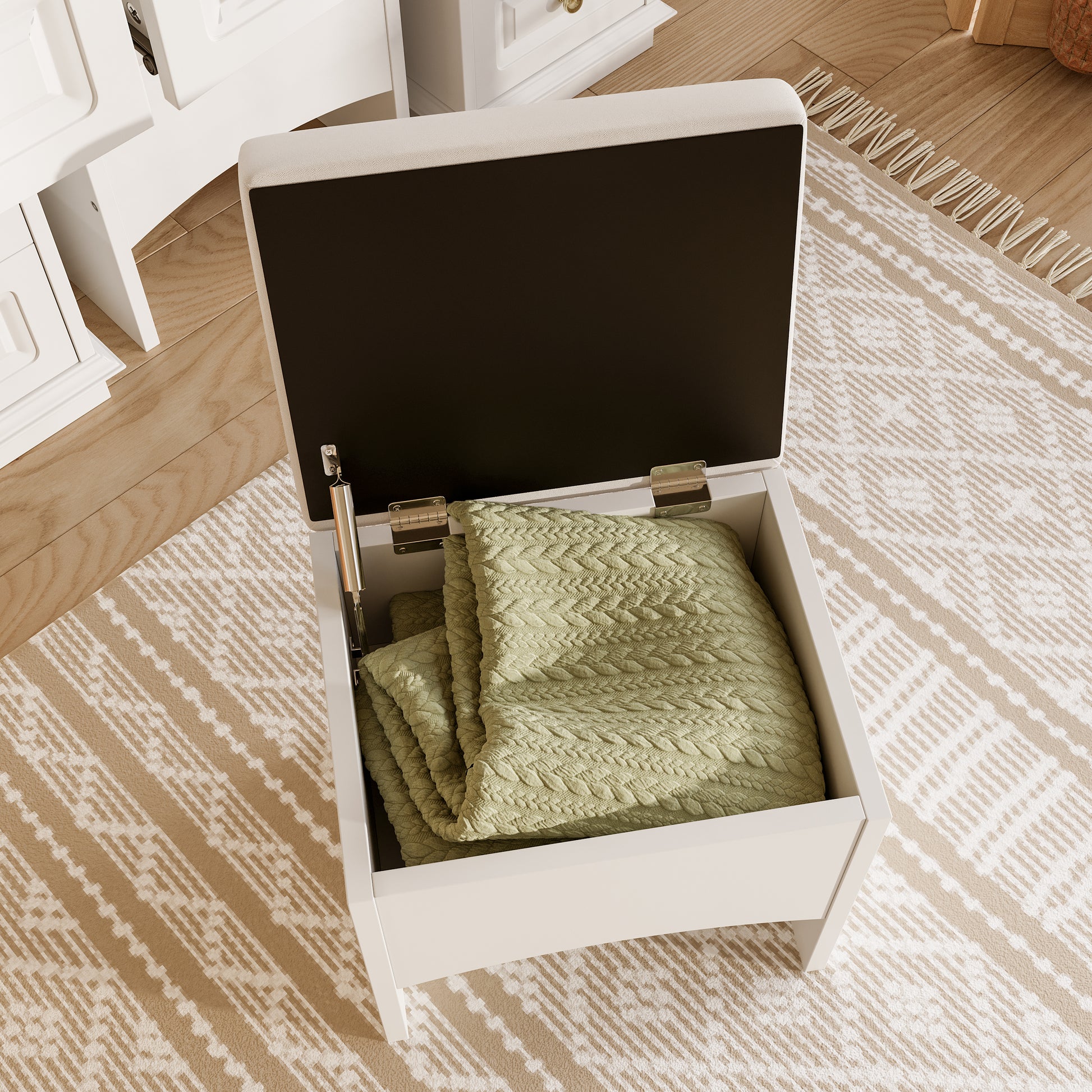 N704G202308A_media_6