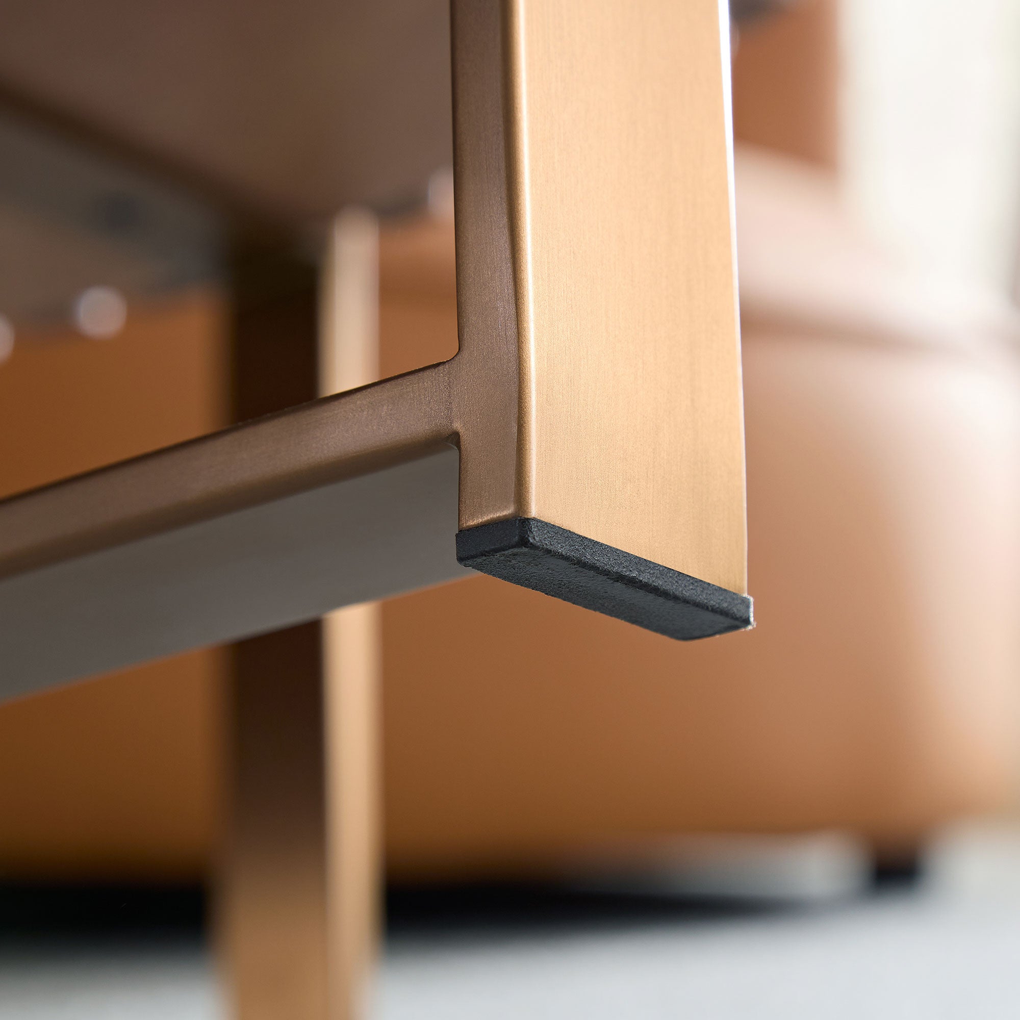 Brest 31.5" Round Coffee Table with Fluted Edge and Metal Base