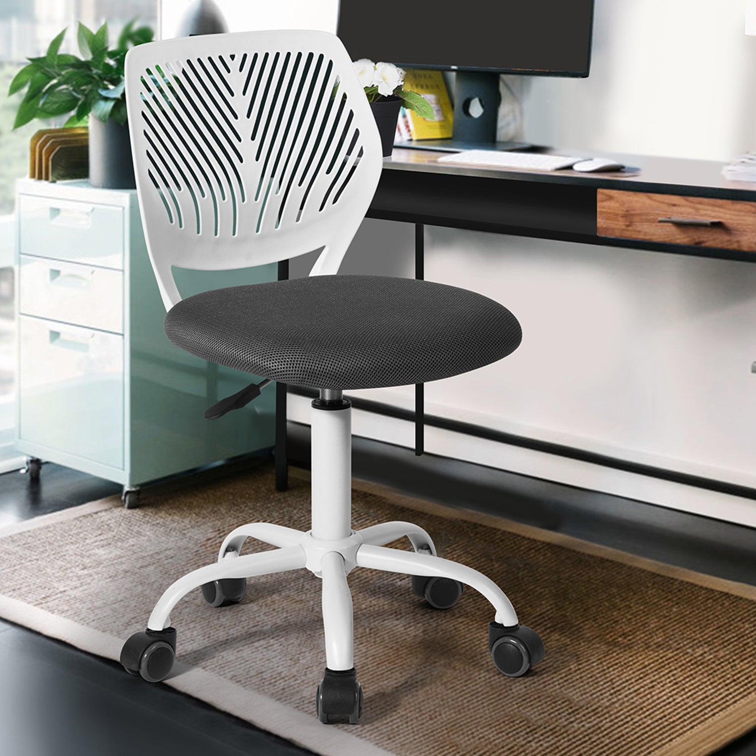 Carnation PP Backrest Office Chair - Stylish & Durable Design