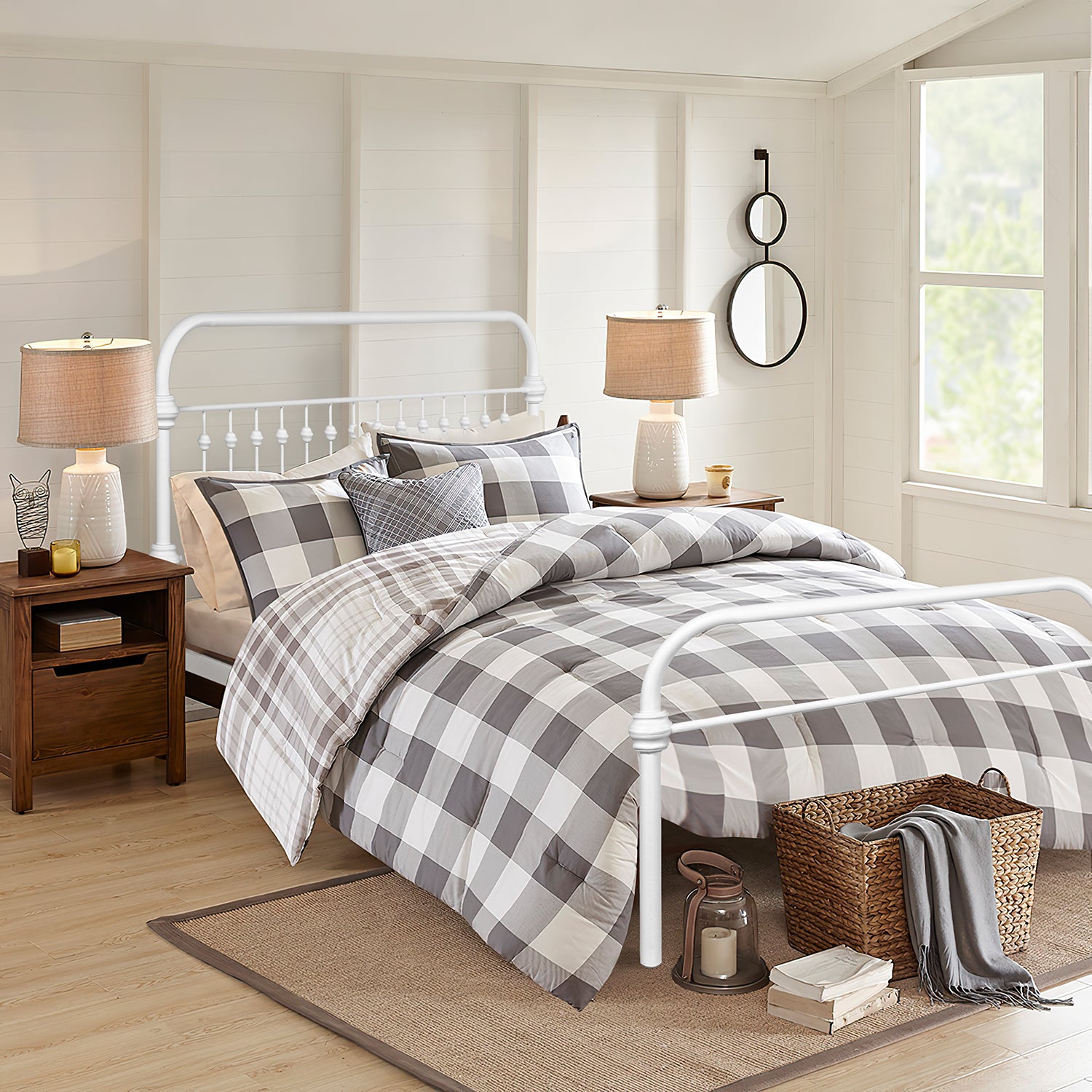 Gobert Mid-century Queen Metal Bed Frame White