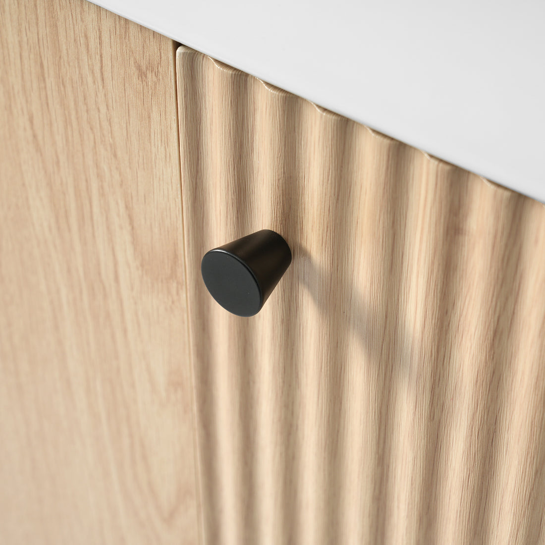 Material & Finish