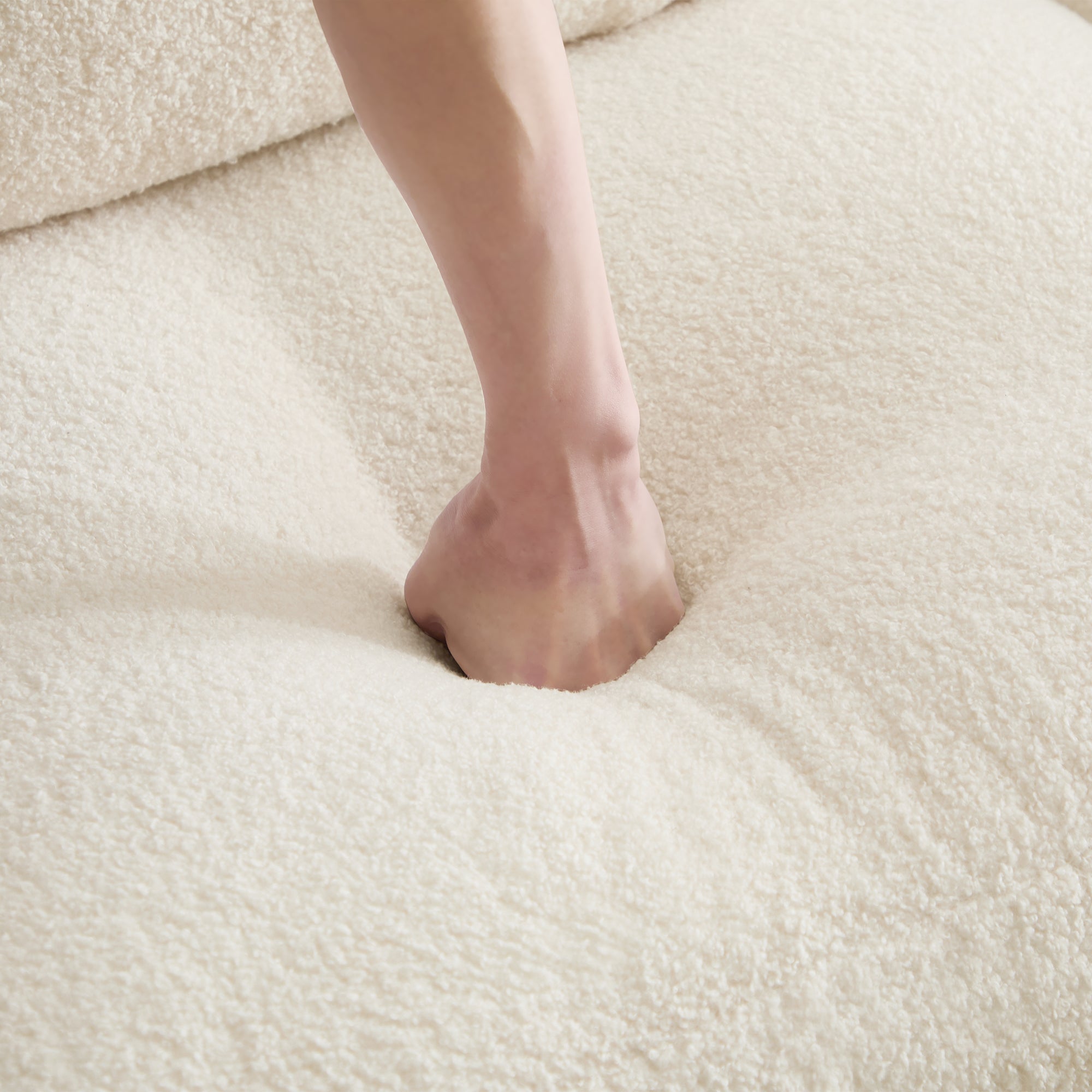 2604100000596_media_3