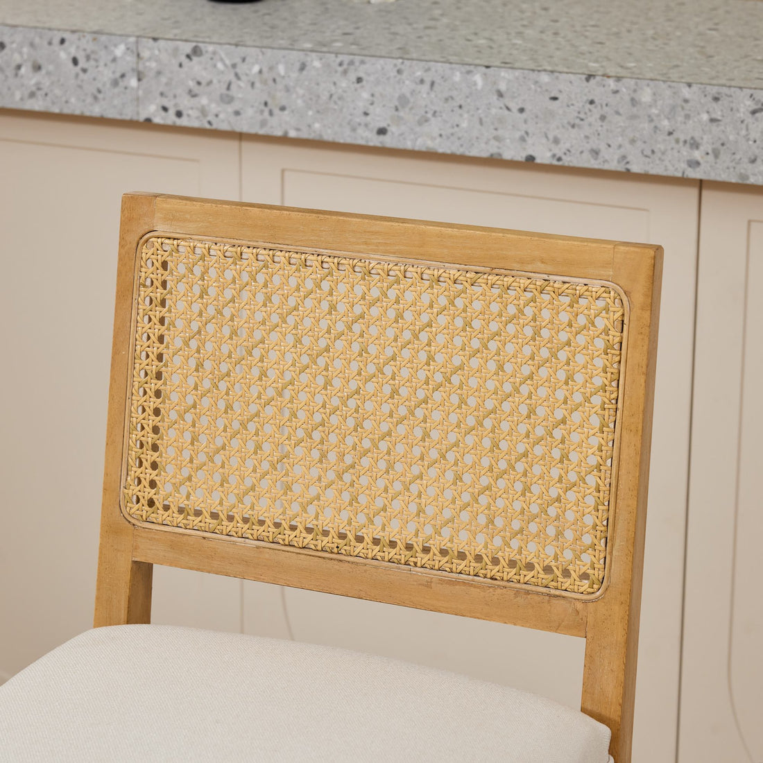 W1143P384367_media_9