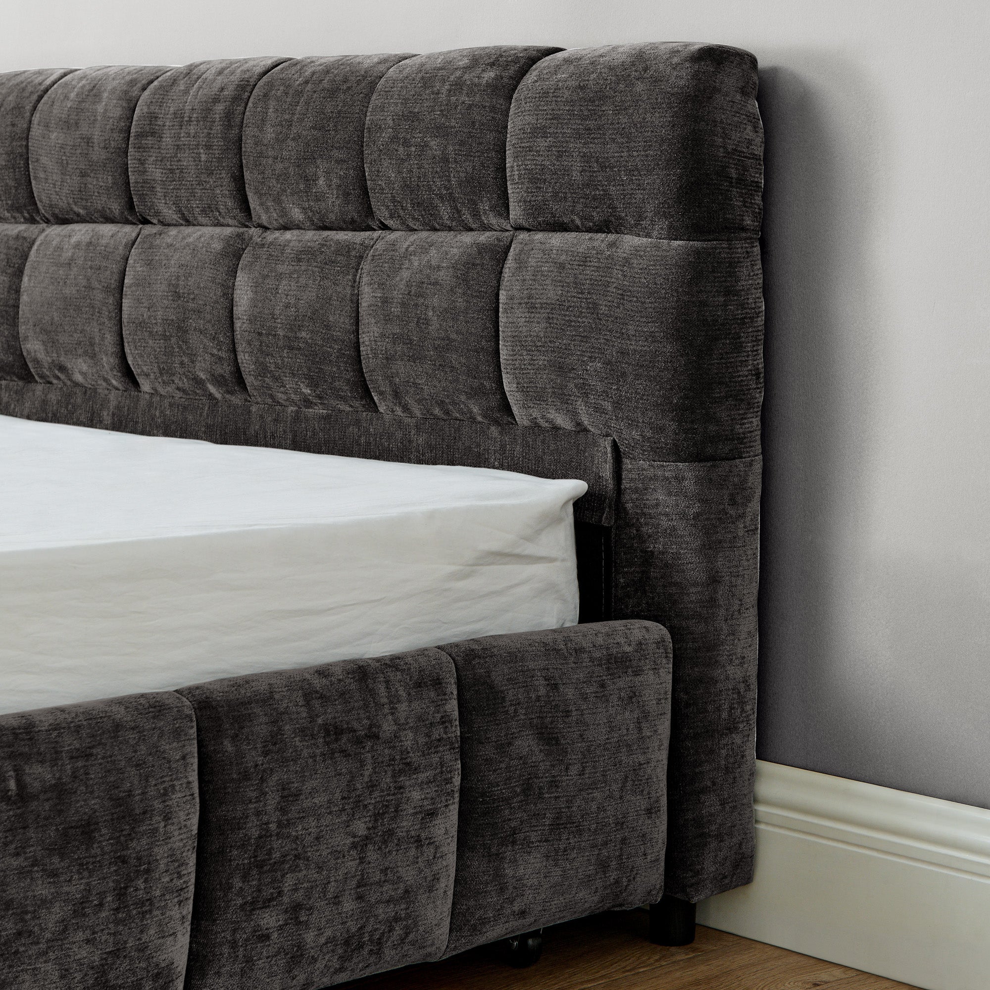 Clara King Chenille Upholstered Storage Platform Bed with 4 Under-Bed Drawers