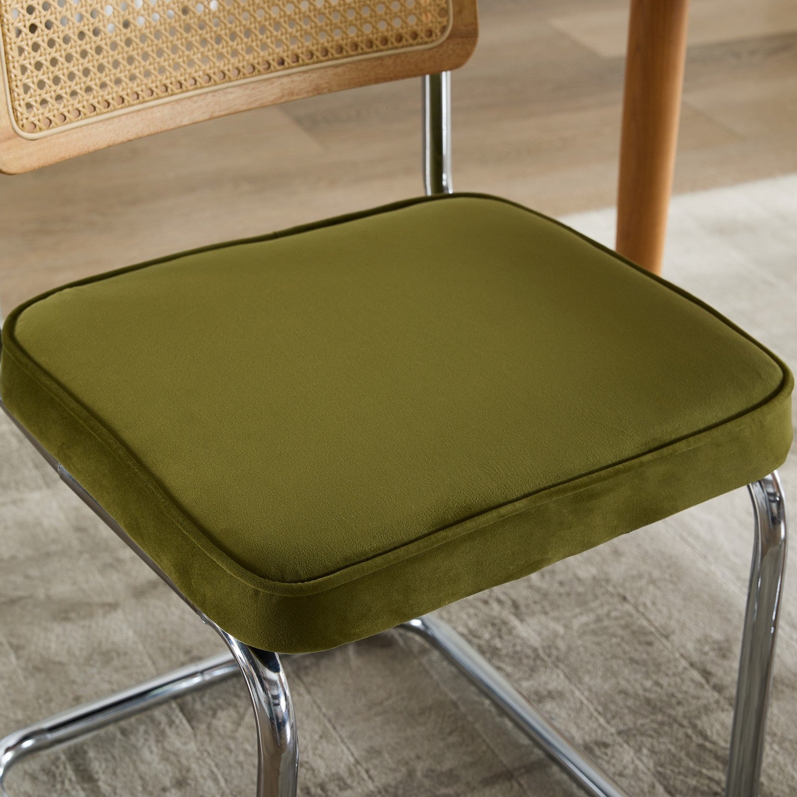 Tigris green dining chair close-up of the velvet seat cushion
